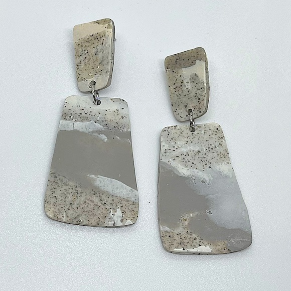 Large NWT Handcrafted Earrings - Picture 1 of 7